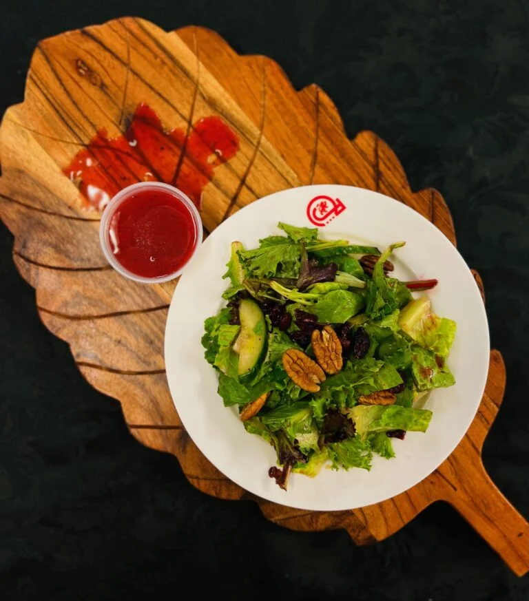 Agttractive board with salad presentation